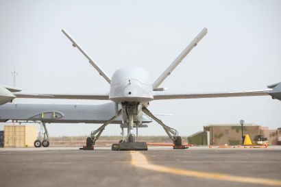 中国自主研发的彩虹-4无人机首飞成功