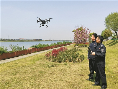 打响“美丽攻坚战” 宁波渔政使用无人机巡查姚江 