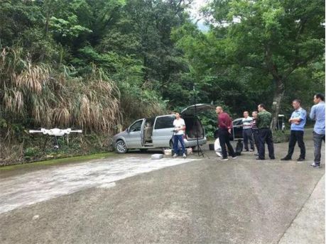 东莞一男子孤身在银瓶山遇险，智璟无人机助力警方进山搜救
