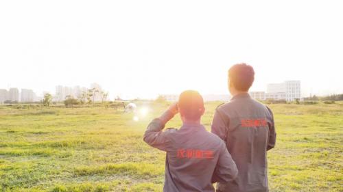 科技创造未来——无人机与田野