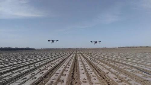 北斗导航+无人机+...这可能是你见过的最接地气的用法了 | 足迹 