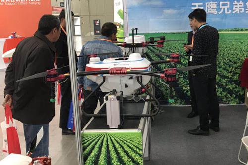 天鹰兄弟植保无人机亮相江苏国际农机展