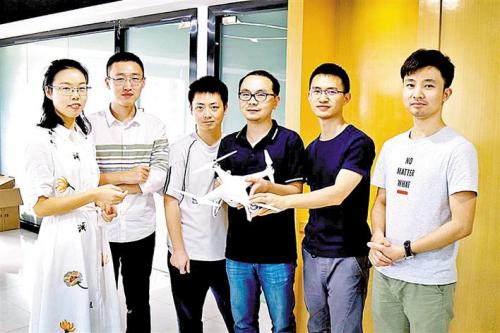 深圳大漠大无人机编队飞行技术团队：无人机“空中芭蕾”的总导演