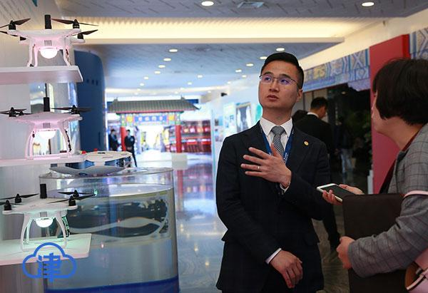 天津飞控技术全球领先 推介会上津产无人机吸睛外国大使