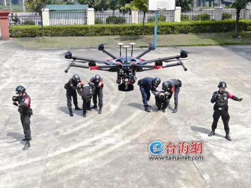 10名队员8架无人机 漳州首支警务飞行队在平和公安局“起飞 ”