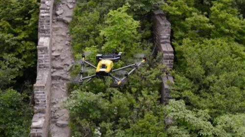 北京段明长城修缮保护用上新科技 无人机测距仪先后上岗