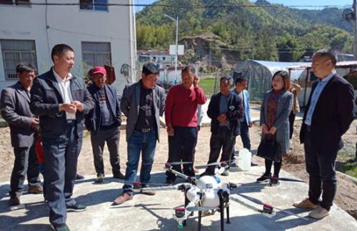 植保无人机让山区农民种田更轻松