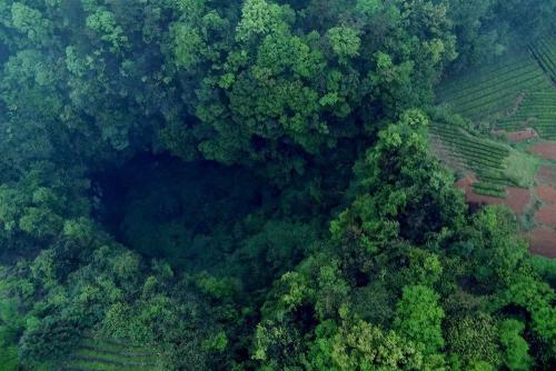 带你探寻神秘境地丨防水无人机航拍“野人井”天坑