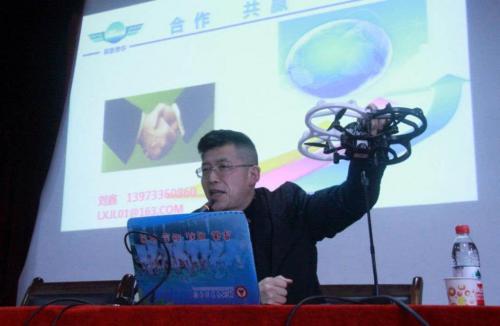 市三中开设“航天航空课程”，无人机“飞进”校园