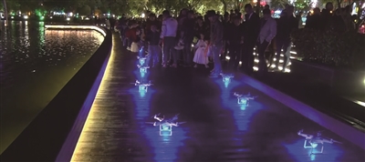 百余台无人机龙池湖上秀艺