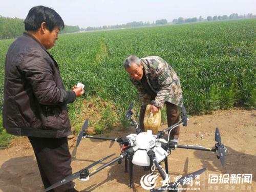 惠民县对粮食绿色生产示范区进行无人机一喷三防作业