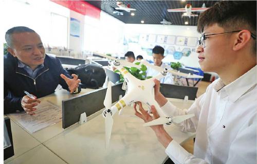 火!无人机专业毕业生全被“抢走”