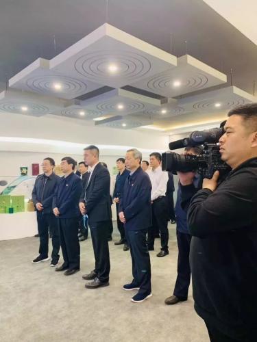 河南省政府领导莅临信阳银通无人机进行观摩