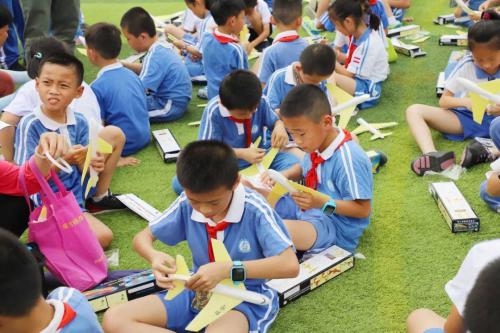 无人机的魔力转圈圈！快来感受这场超嗨科技趴