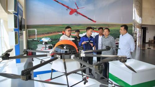 中华全国供销合作总社李宝东处长莅临天途航空总部考察