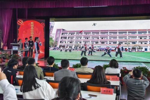 石化三小无人机飞入全国中小学创客教育工作推进会会场