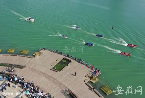 天鹅湖4 名“群众”落水 无人机无人船齐出动