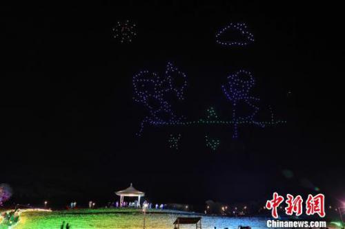 500架无人机多姿多彩“点亮”无锡拈花湾