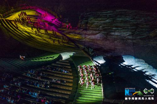 换个视角看演出 无人机航拍实景歌会《印象武隆》