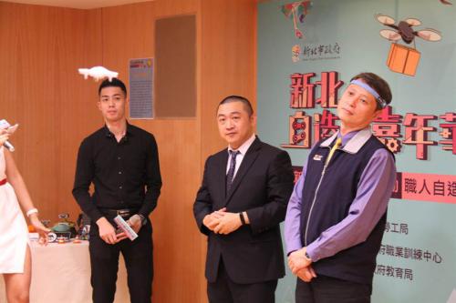 电影情节成真！脑控无人机 体验当念力大师