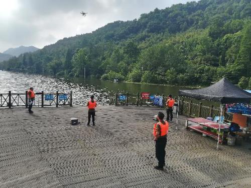 无人机出动，仅25分钟就出2名被困人员及物资