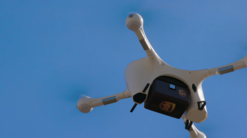 无人机运送医疗样本加快诊症，背后推手既是医生更曾为机师