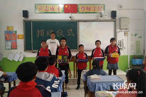 河北泊头：“无人机”科普教育进校园