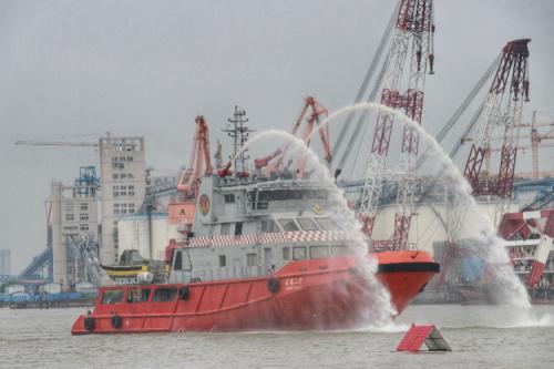 无人机、遥控机器人轮番上阵，粤港澳大湾区消防救援演练燃爆东莞 