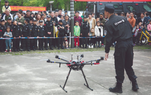 “空骑兵”为警察蜀黍“神助攻”！百架警用无人机护航平安台州