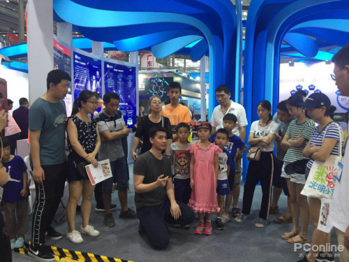 UDrone意念无人机惊艳文博会，获政府领导纷纷大力点赞