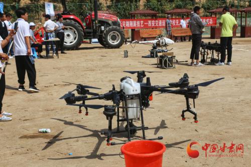 陕西省首届乡村振兴运动会上演植保无人机竞技炫艺