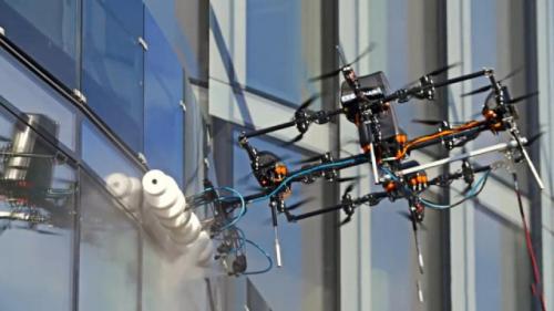 专门用来擦玻璃的无人机，可以飞350米，效率是普通工人的20倍 