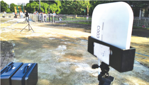 一套定位系统，一套控制系统，避免空中打架 526架无人机，飞行精度厘米级