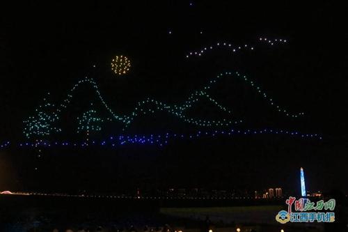 超炫酷！今晚八里湖600架无人机“空中布景”（组图）