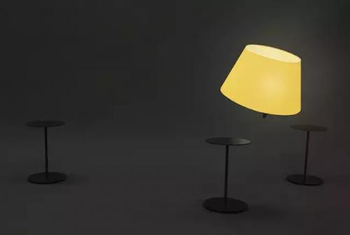 会飞的无人机台灯​