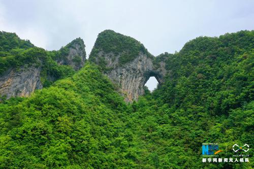 无人机新发现！重庆版“天门山”露“脸”