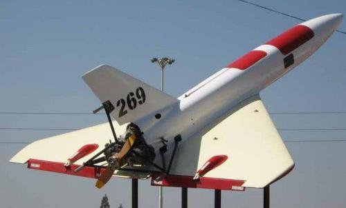 伊朗新式无人机一鸣惊人，突破美导弹拦截，成功摧毁沙特军火库