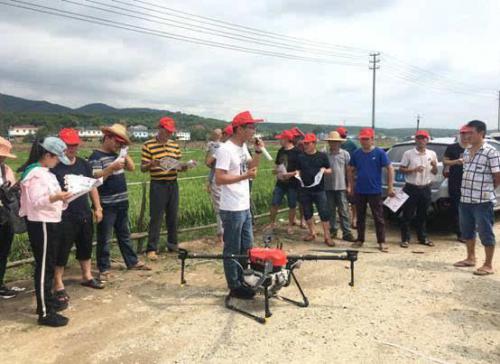 景洪市举办无人机现场演示培训会