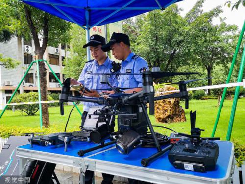 无人机、机器人亮相高考，金榜题名时，感谢你背后默默守护的人