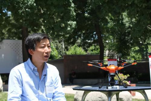 中国留学生在瑞士创业，让无人机实现厘米级精确定位
