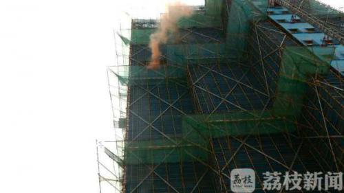 喷出18米水柱扑灭高层火灾 无人机成消防“新兵”！