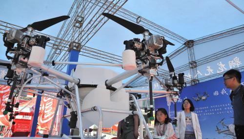 “巨无霸”植保无人机，载重量近百公斤