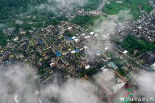 四川长宁地震最新现场图！无人机航拍震中双河镇，救灾帐篷已支起