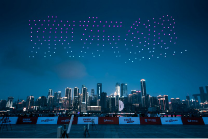 京东冒雨献上重庆最大规模无人机视觉盛宴，618飞行秀点燃山城夜空