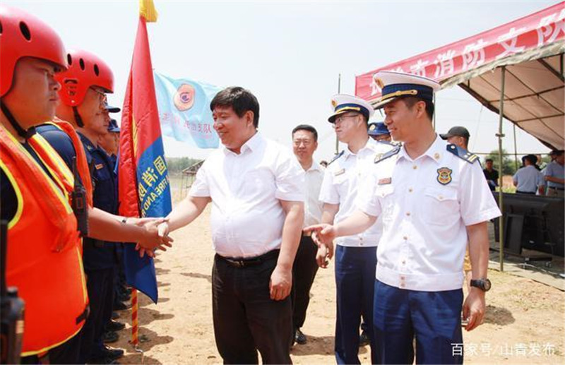 长治举行水域救援示范演练，首现无人机抛投牵引