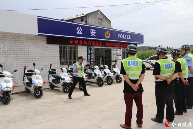 地面有骑警，空中有无人机！住在这个地方很有安全感……