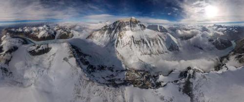 国家地理杂志使用大疆无人机首次拍摄珠峰全景照片
