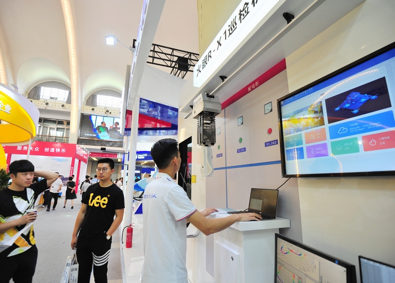 火眼X-R1巡检机器人_无人机网(www.youuav.com) 火眼X-R1巡检机器人_无人机网(www.youuav.com)