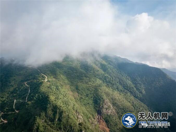 今早，一台无人机飞过云浮小金山，回传震撼一幕！