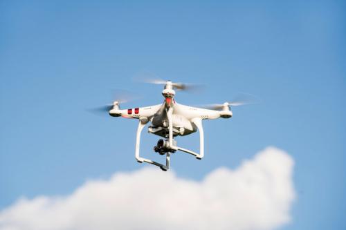 无人机无线传输是通过什么技术实现的